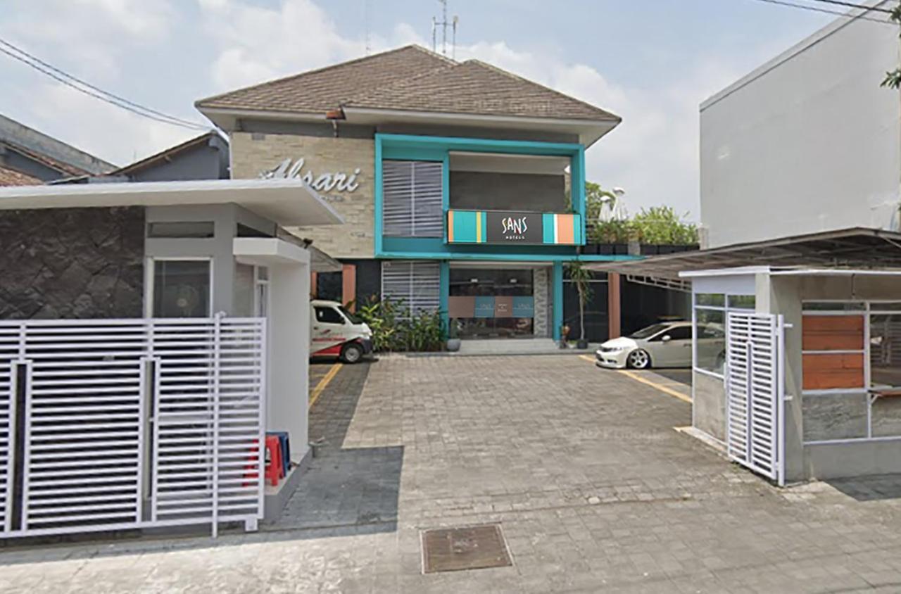 Sans Hotel Absari Yogyakarta Jarakan Luaran gambar
