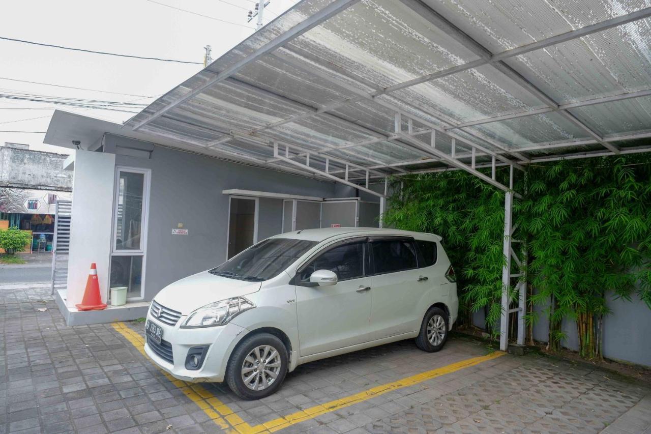 Sans Hotel Absari Yogyakarta Jarakan Luaran gambar